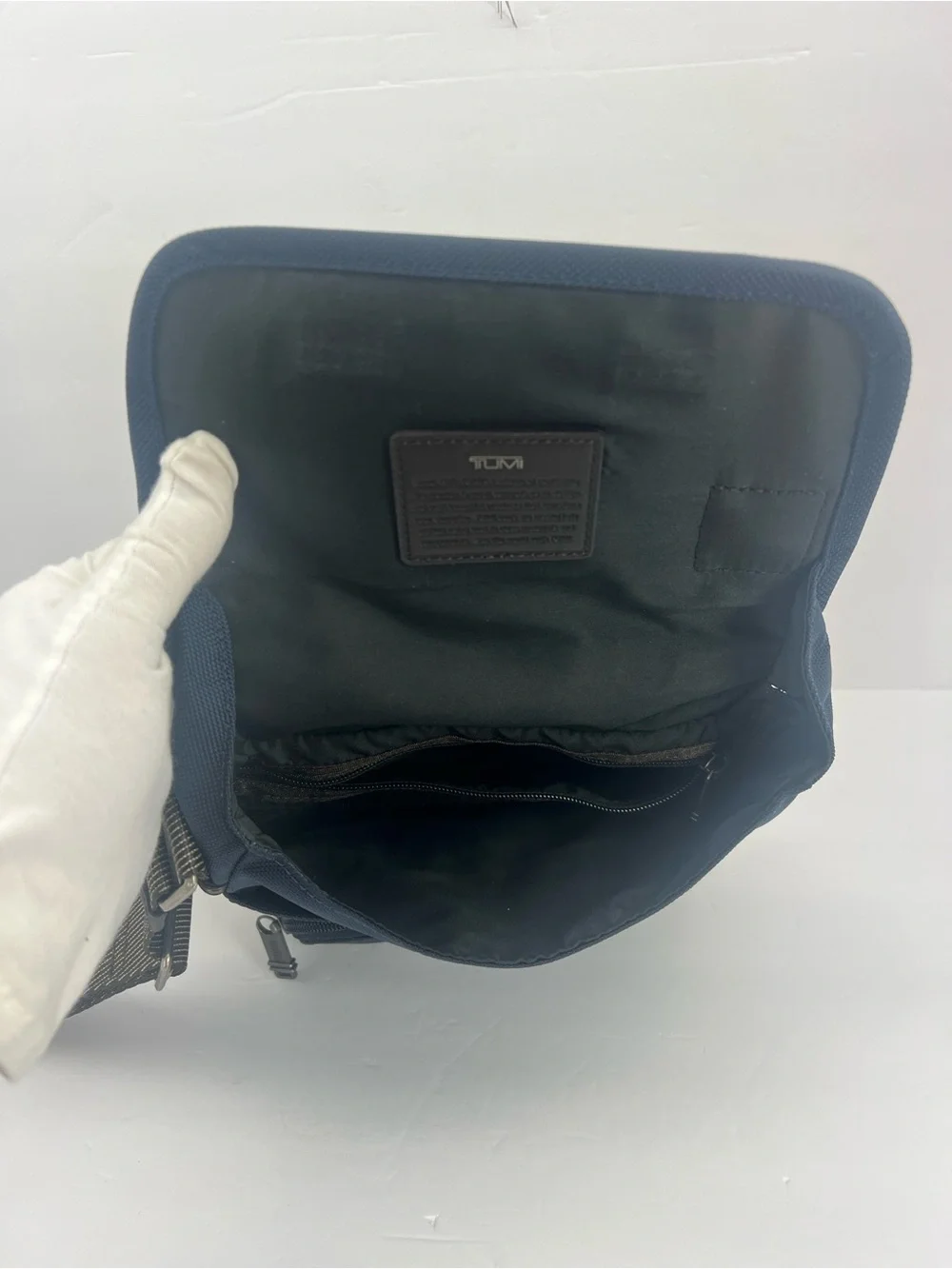 TUMI MESSENGER BAG CROSSBODY NYLON & LEATHER TRAVEL BAG NAVY/BROWN LOTS STORAGE
